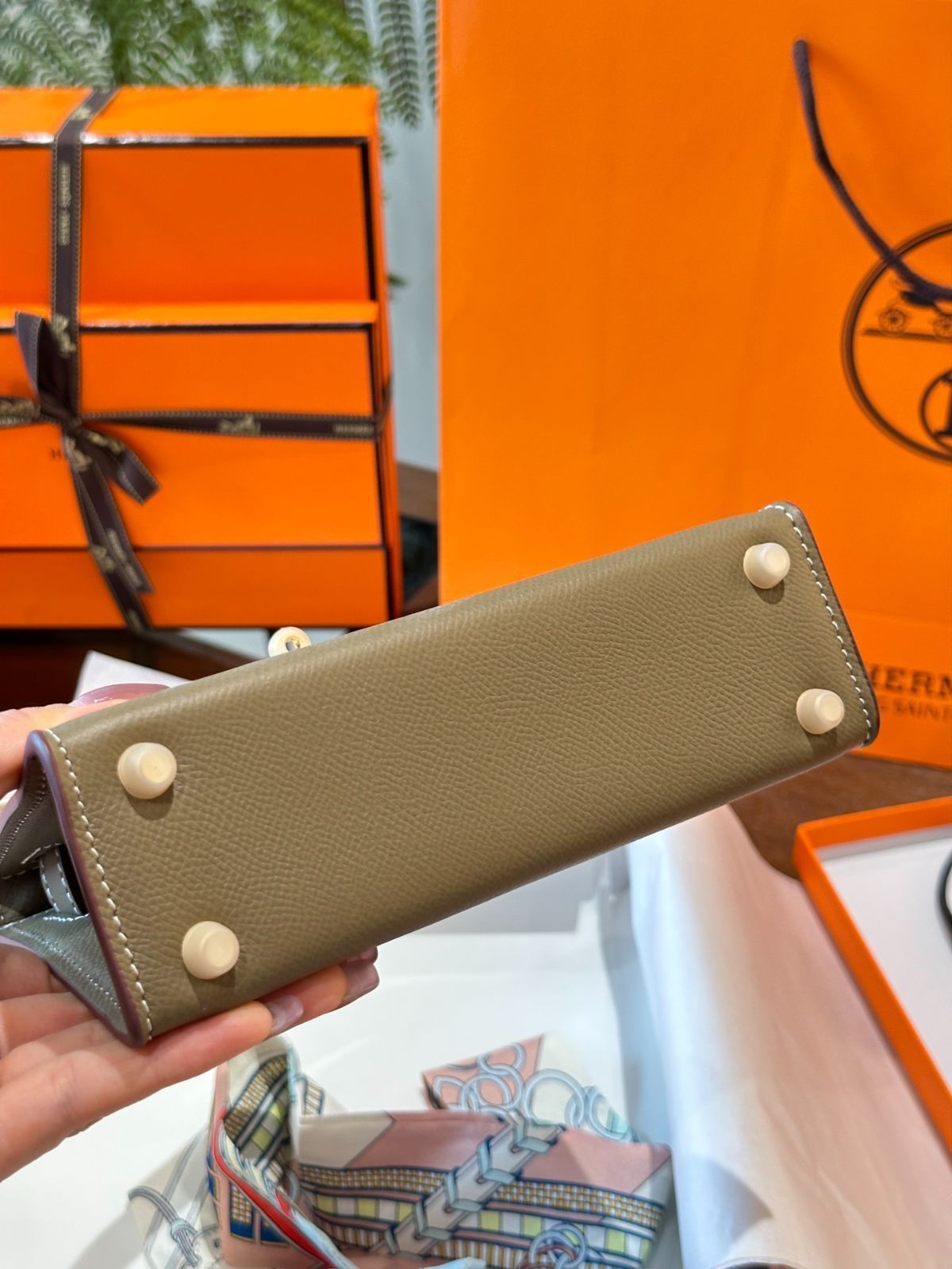 【品質保証】 今日 Herm?s Mini Kelly 2nd アップグレード レザー バッグ スカーフ ペガサスチャーム付き -MM輸入4 コート