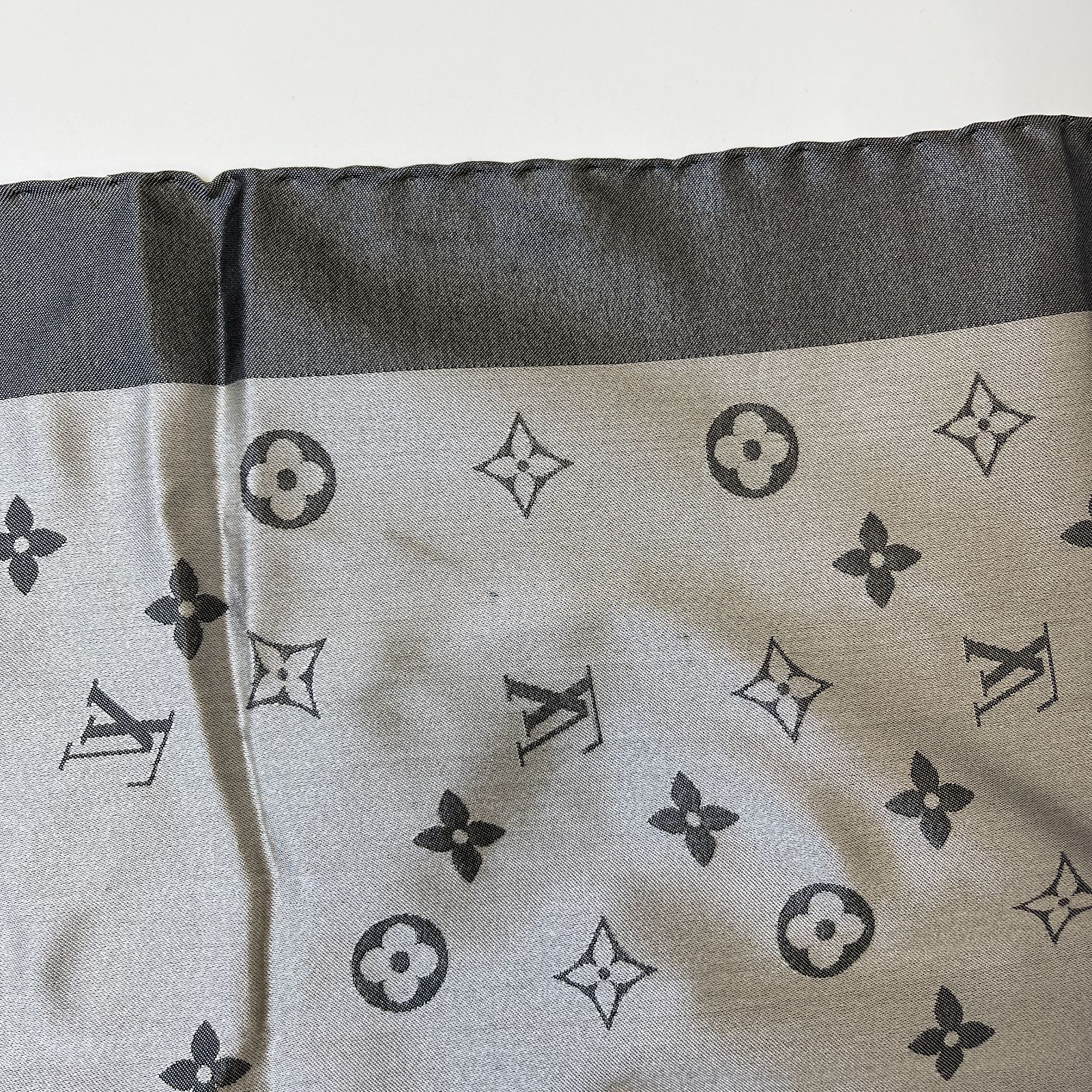 中古】LOUIS VUITTON ルイヴィトン モノグラム スカーフ グレー シルク  