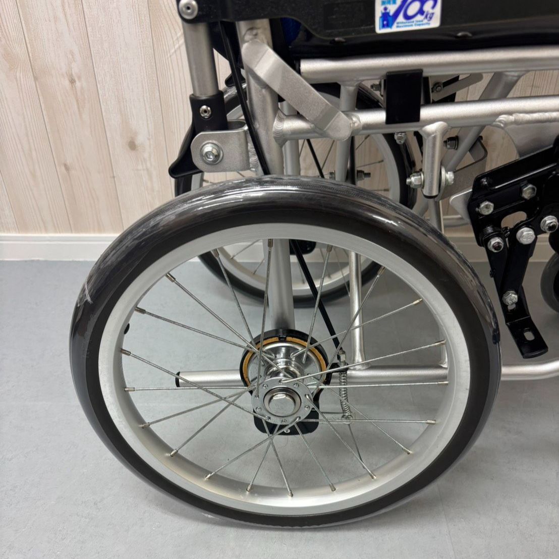 ノーパンクタイヤ 介護用品