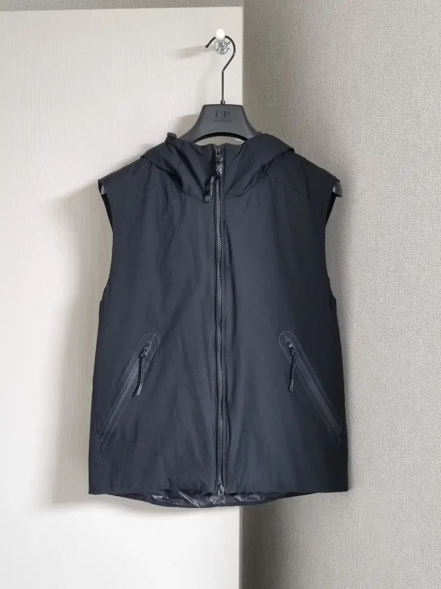 C.P. COMPANY シーピーカンパニー ゴーグル ダウンベスト