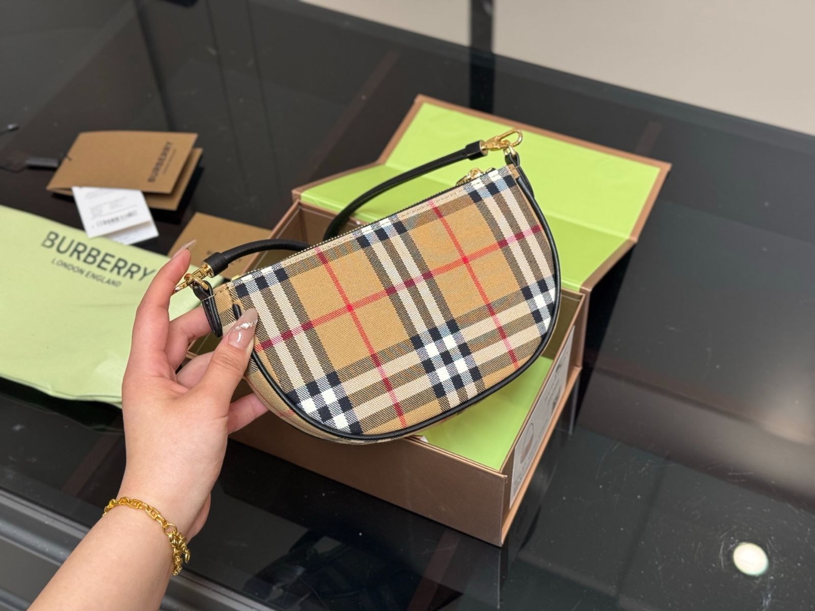 Burberry ポーチ Burberry Logo Clutch Toiletry Bag Cosmetic Pouch Travel Case