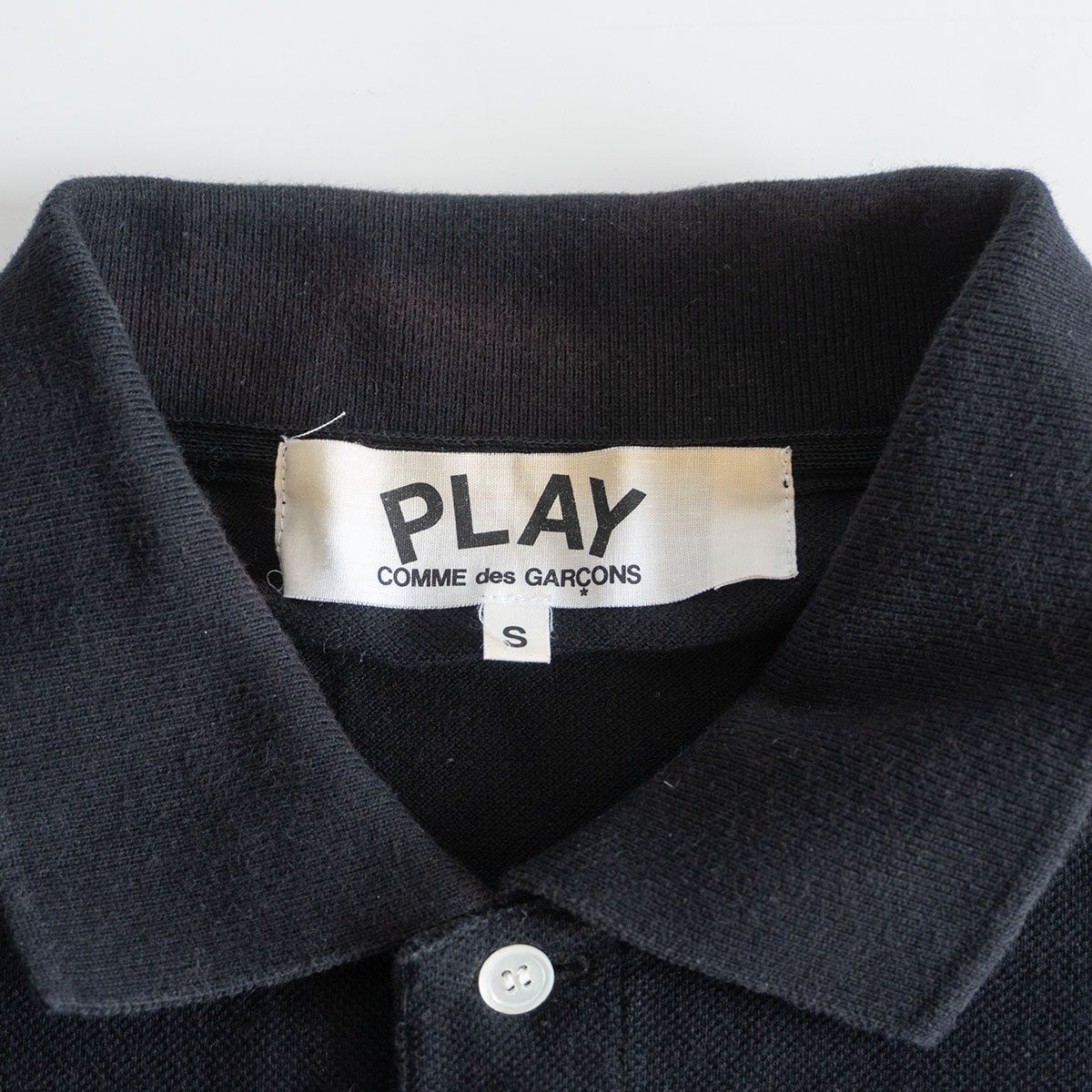人気】PLAY COMME des GARCONS【ロゴ ポロシャツ】ブラック