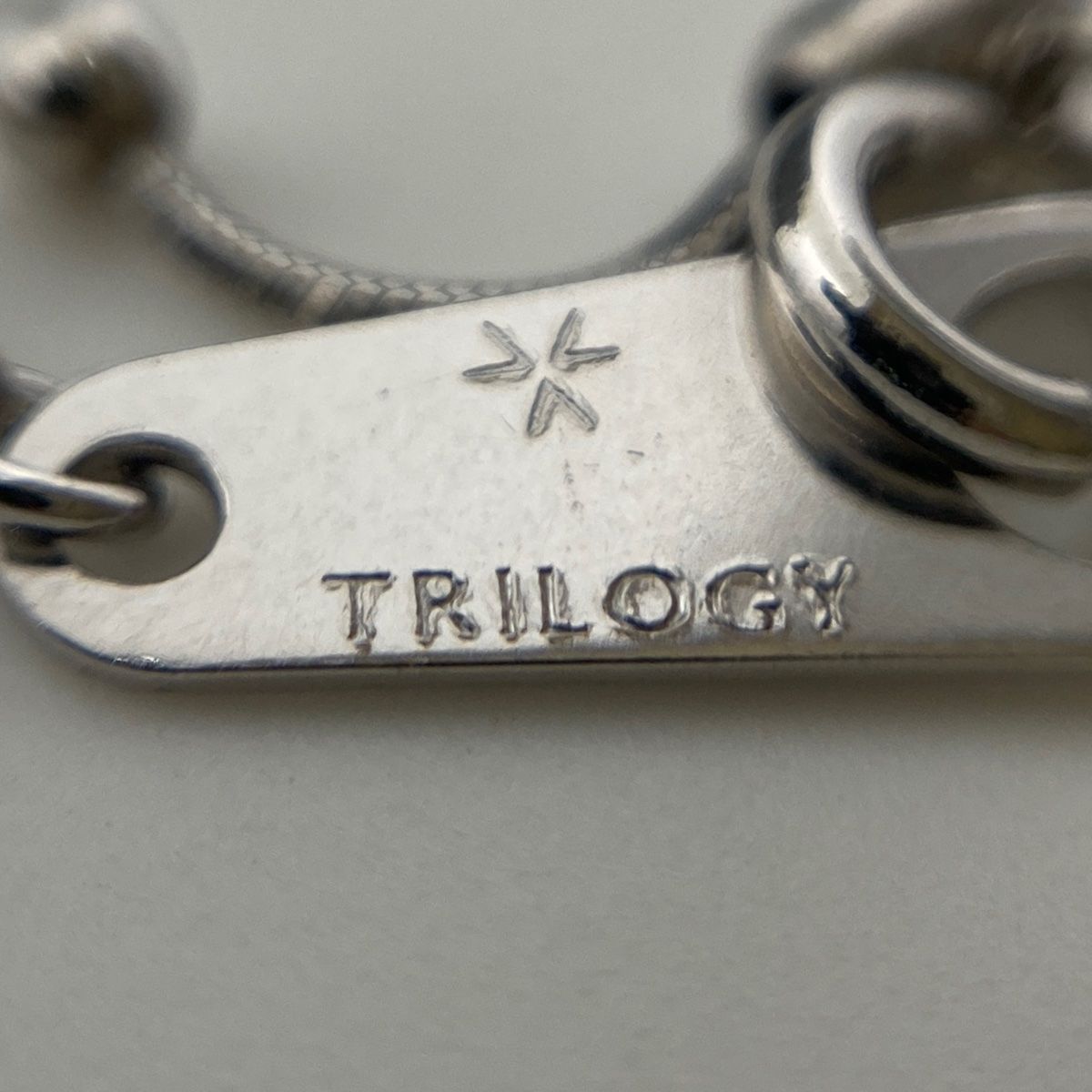トリロジー trilogy メレダイヤ デザインネックレス プラチナ  