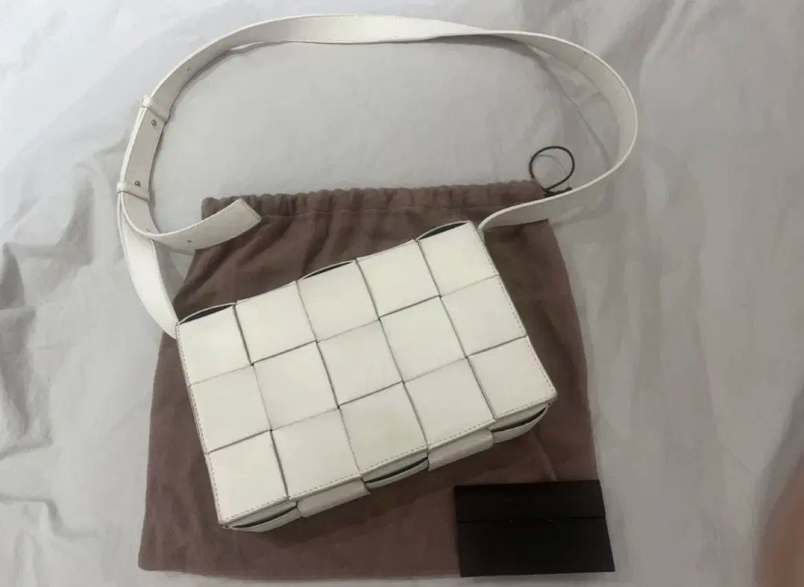 Bottega Veneta ボッテガヴェネタ カセットバッグ ホワイト