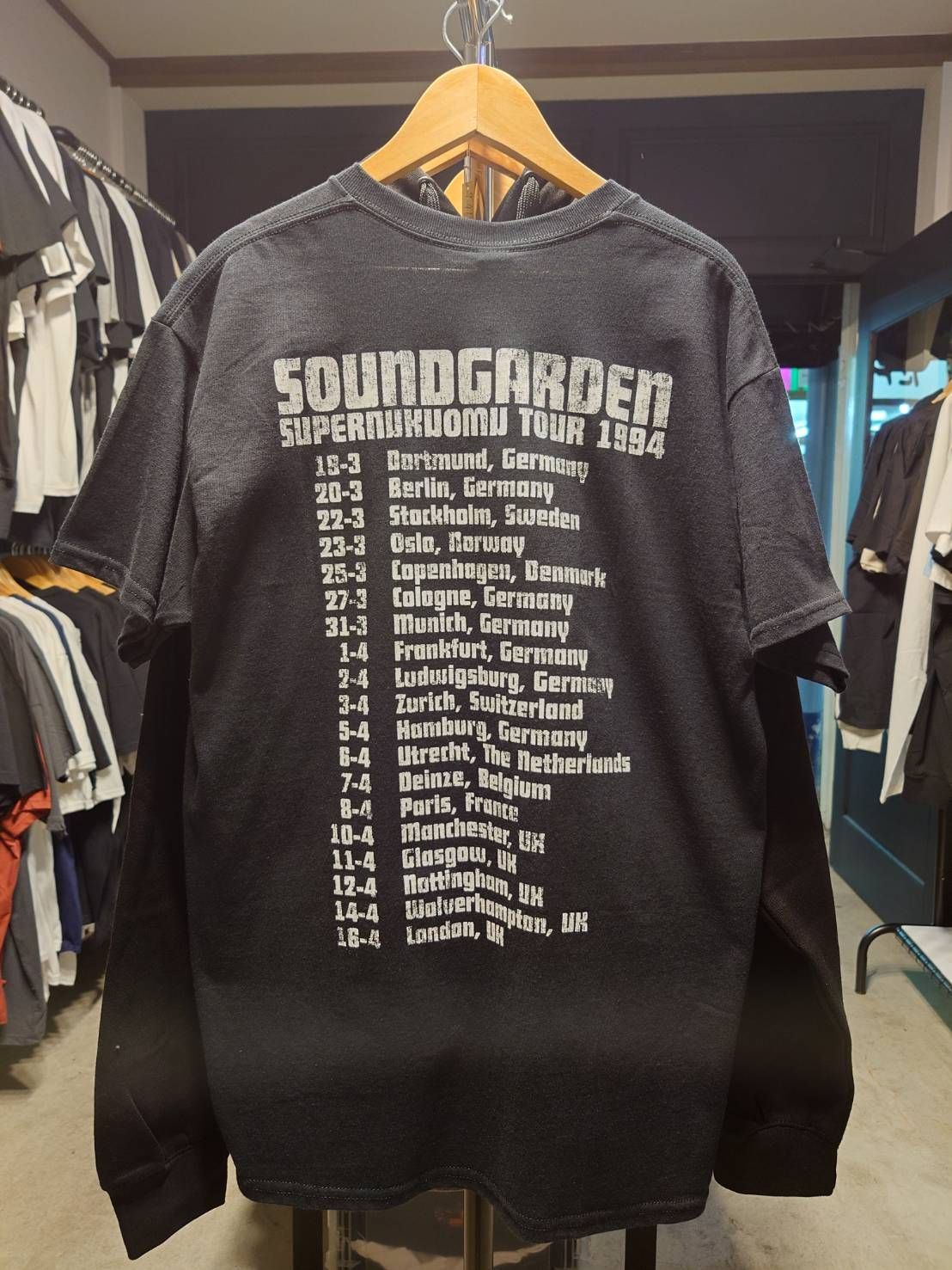 ★米国発*UrbanOutfitters*新作*Soundgarden Tシャツ★ ☆米国発*UrbanOutfitters*新作*Soundgarden Tシャツ☆ (Urban