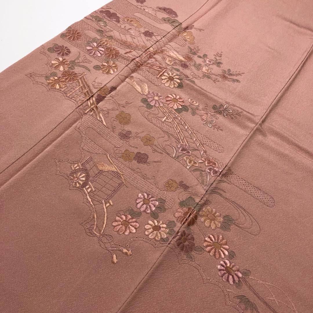 付下げ 蝶々 花模様 金彩 水柿色 KK-2086 付下げ 刺繍柄 霞に四季の花模様 水柿色 縮緬 K-4856 - メルカリ