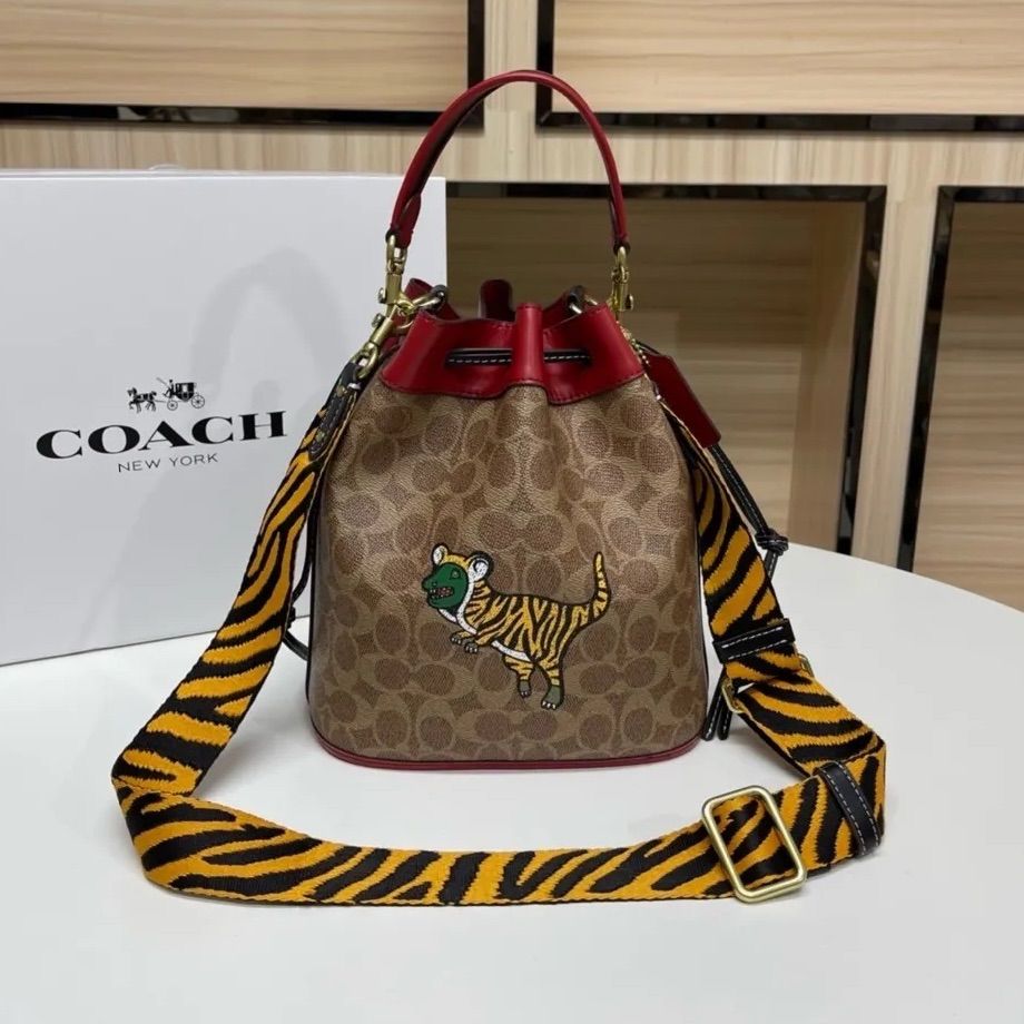 COACH コーチ C7769ショルダー バケットバッグ ウィズタイガー レキシー - メルカリ