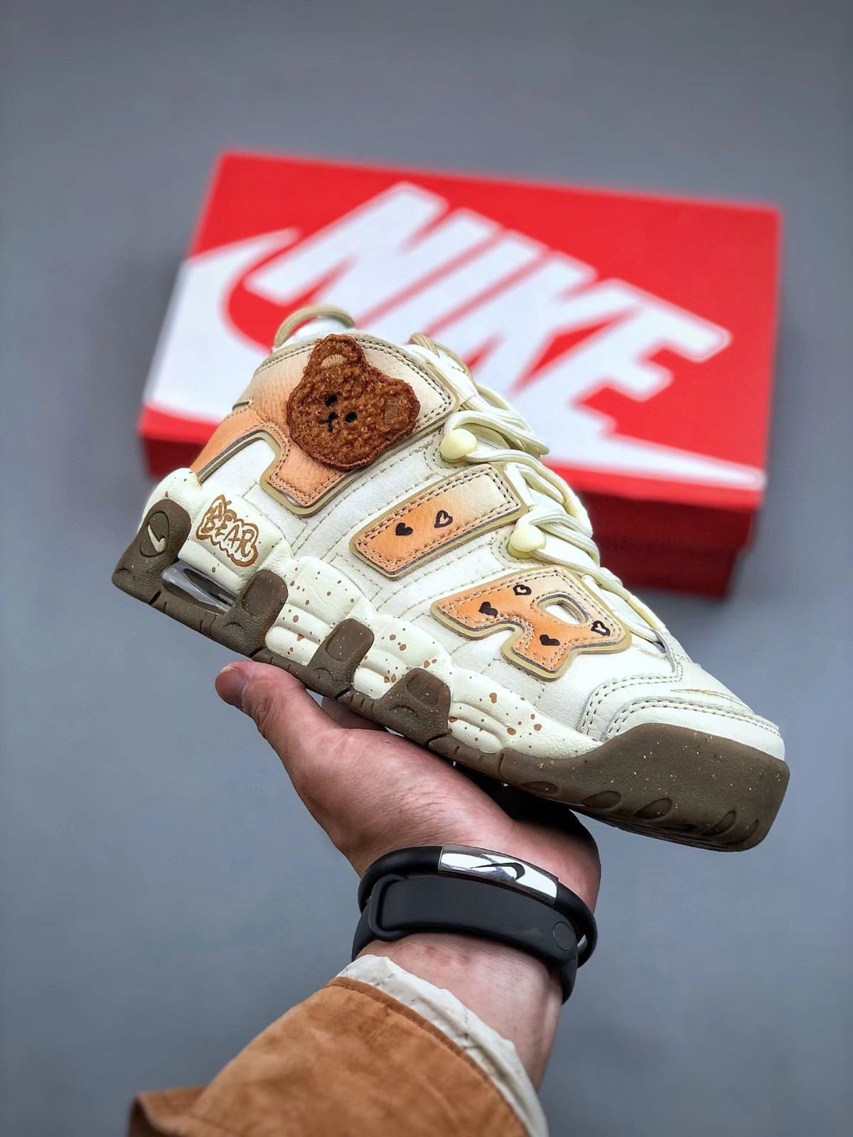 新品 NIKE ナイキ スニーカー Nike Air More Uptempo GS”Cacao Bear“ ナイキ エア モア アップテンポ GS メンズ レディース 男女兼用 並行輸入品