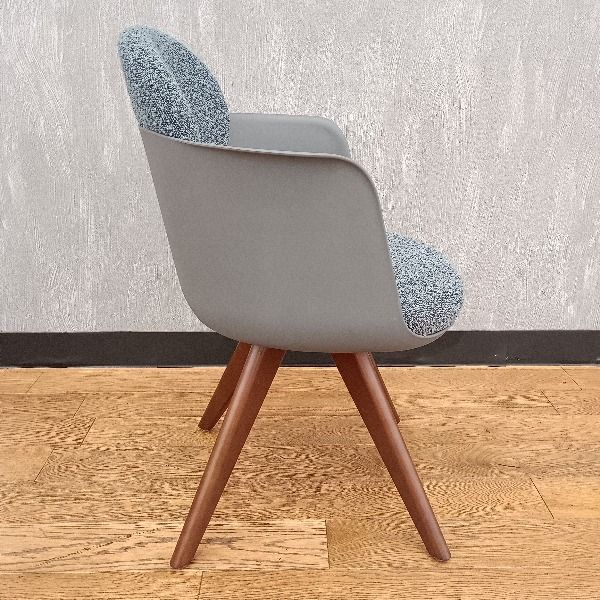 CS73MR-F7Q0 ライトグレー