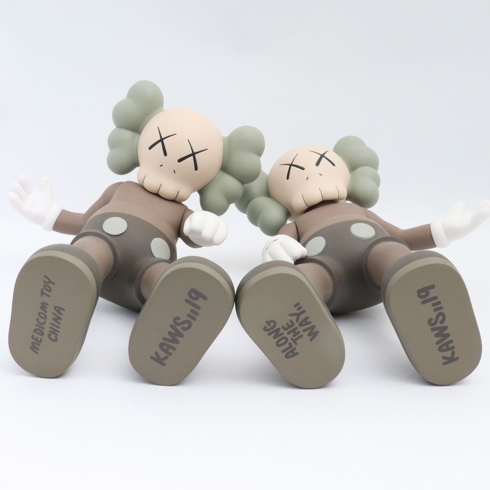 KAWS ALONG THE WAY BROWN - メルカリ
