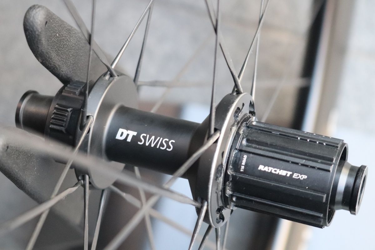 DTスイス DT SWISS ARC1100 DICUT DB 50/62 カーボン チューブレス 