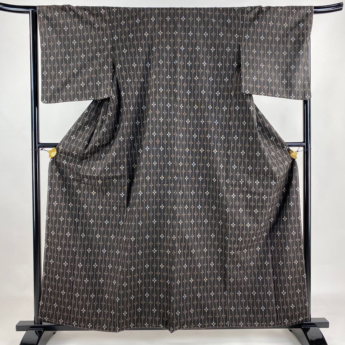 大島紬 身丈160cm 裄丈65.5cm M 袷 純泥染 証紙 花 縦縞 焦茶色 正絹 名品