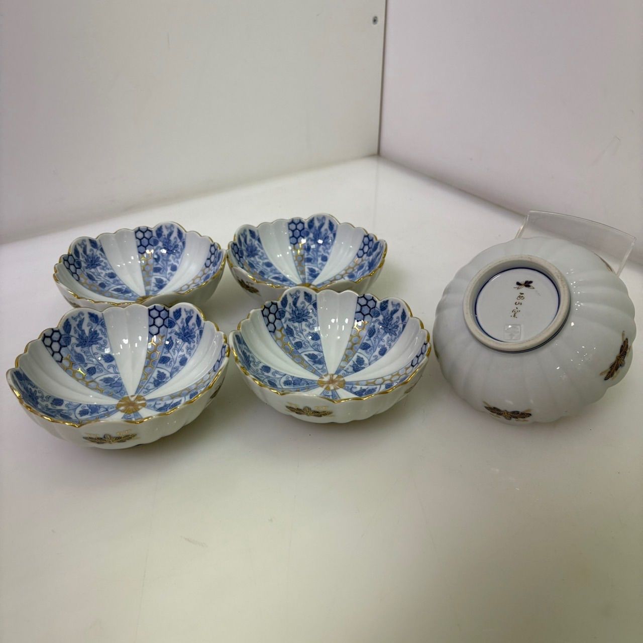 USED】有田焼 西山窯 古伊万里 金彩染付亀甲唐草文 菊割小皿5点セット