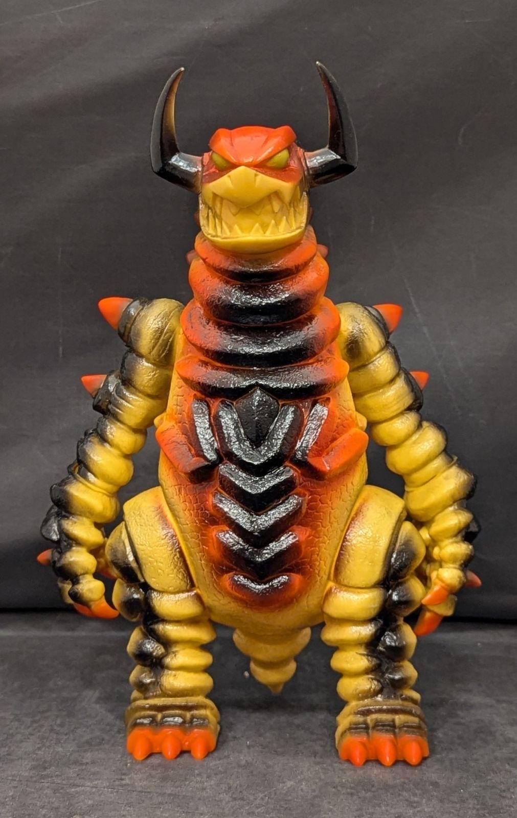 MONSTOCK TOUMART 装甲怪獣デストドン 黄成型/赤黒銀塗装