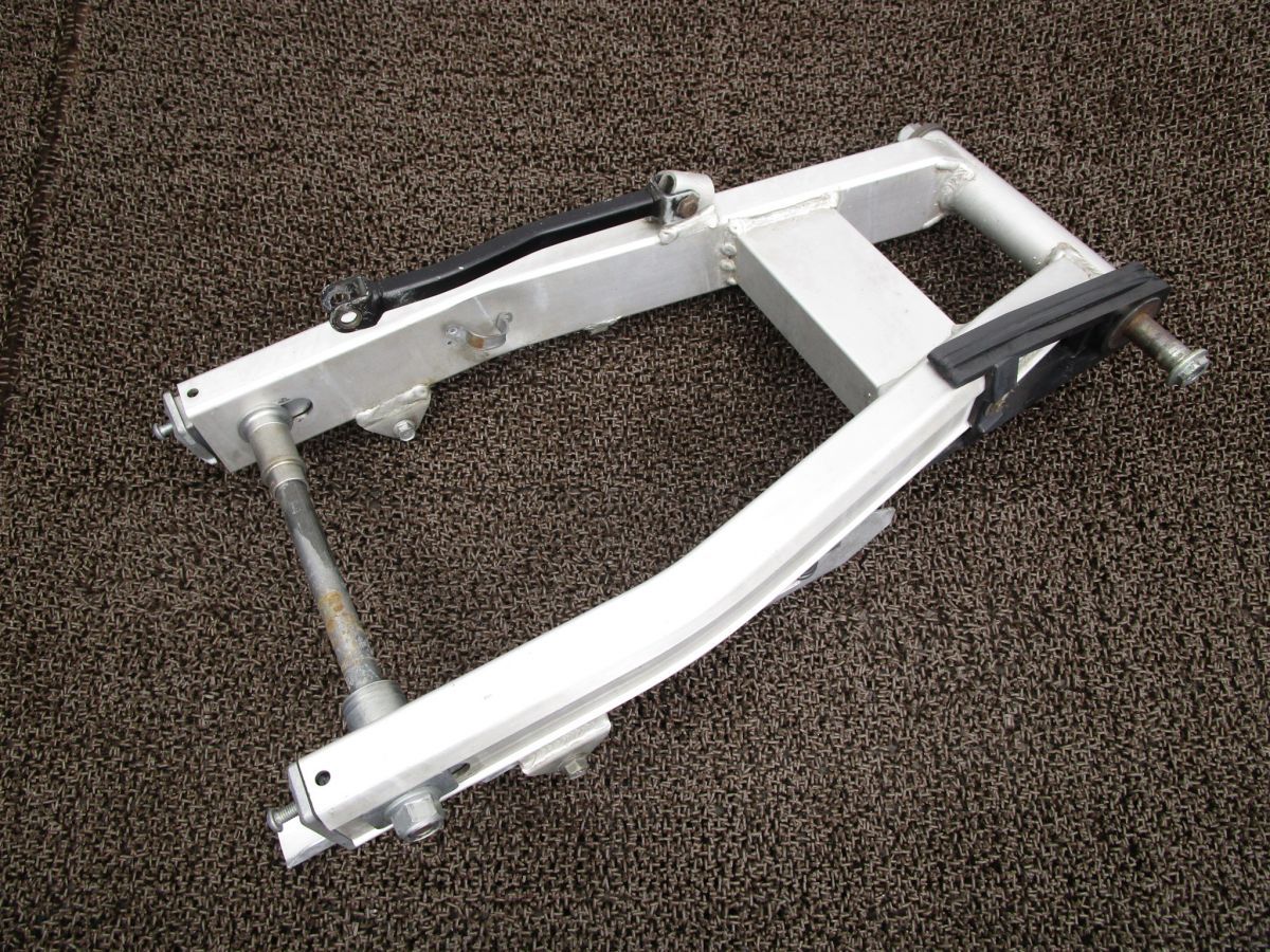 スイングアーム チェーンカバー