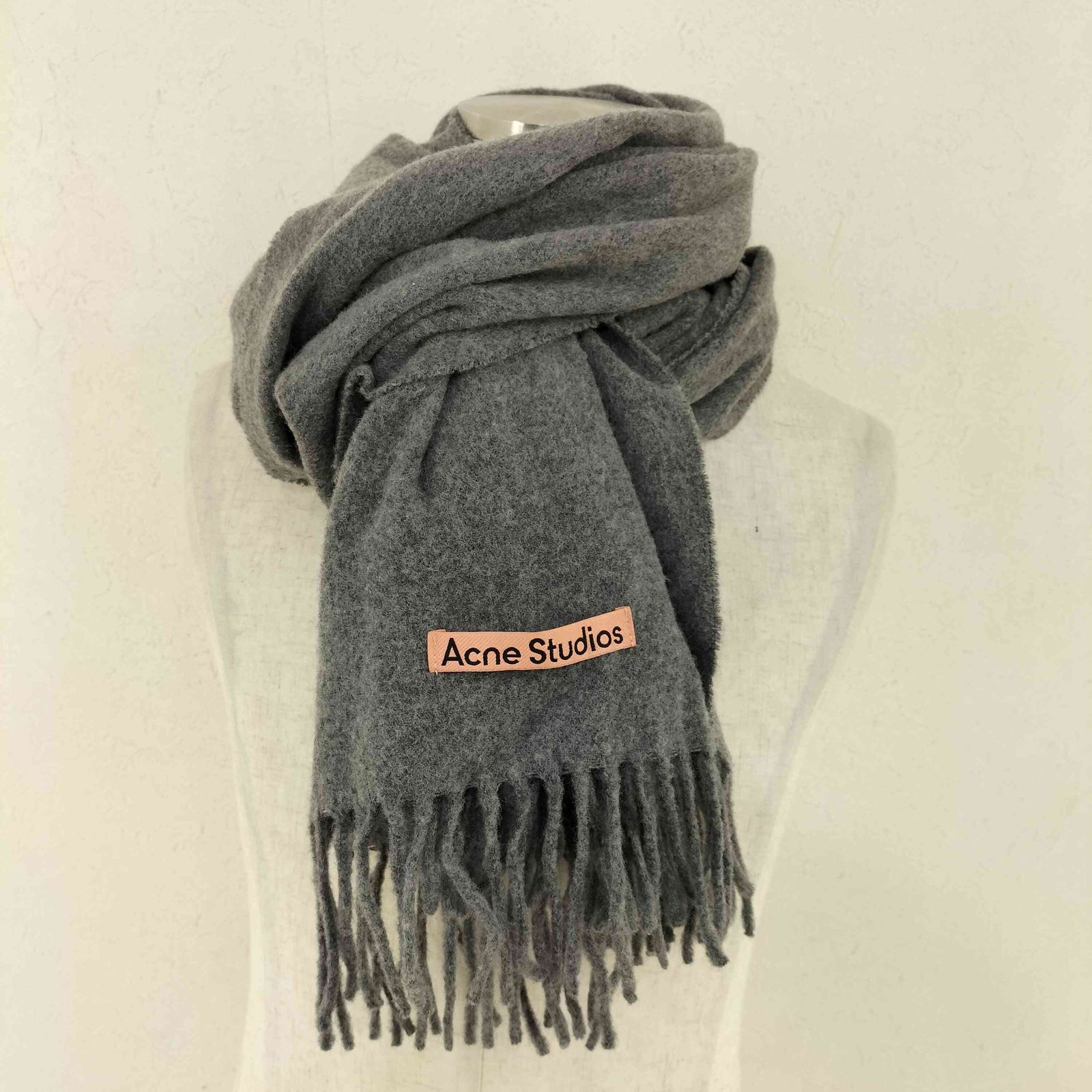 Acne Studios ウールマフラー グレー系 約30x200cm Acne Studios グレー マフラー ウール Acne Studios グレー系 マフラー