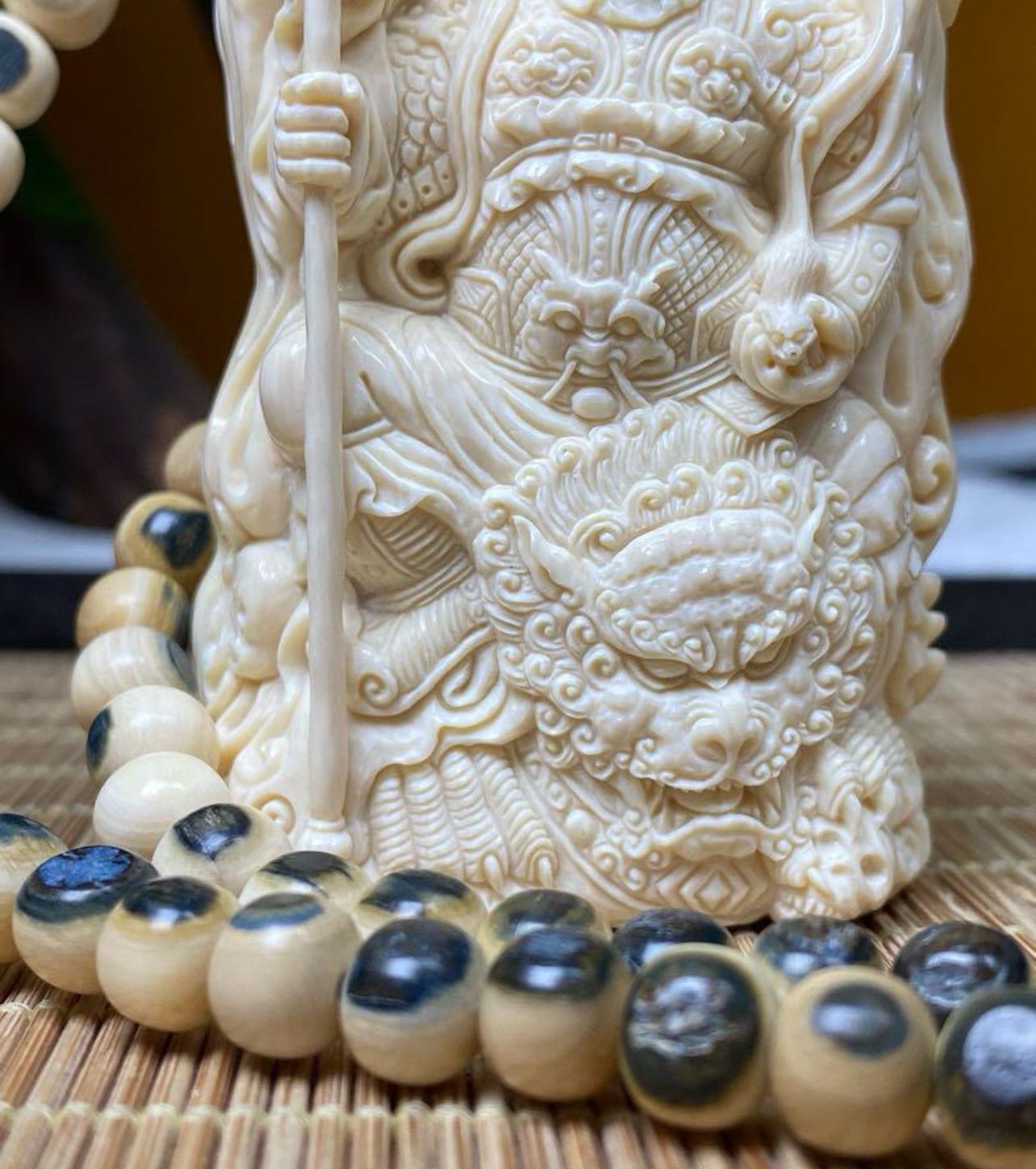 お得，正規品 天然マンモス牙美しい手作り彫刻財宝天王 ネックレス