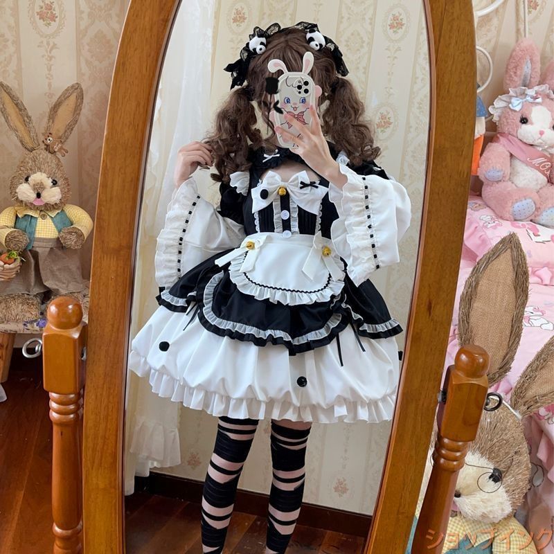 推し活 メイド風ファッション