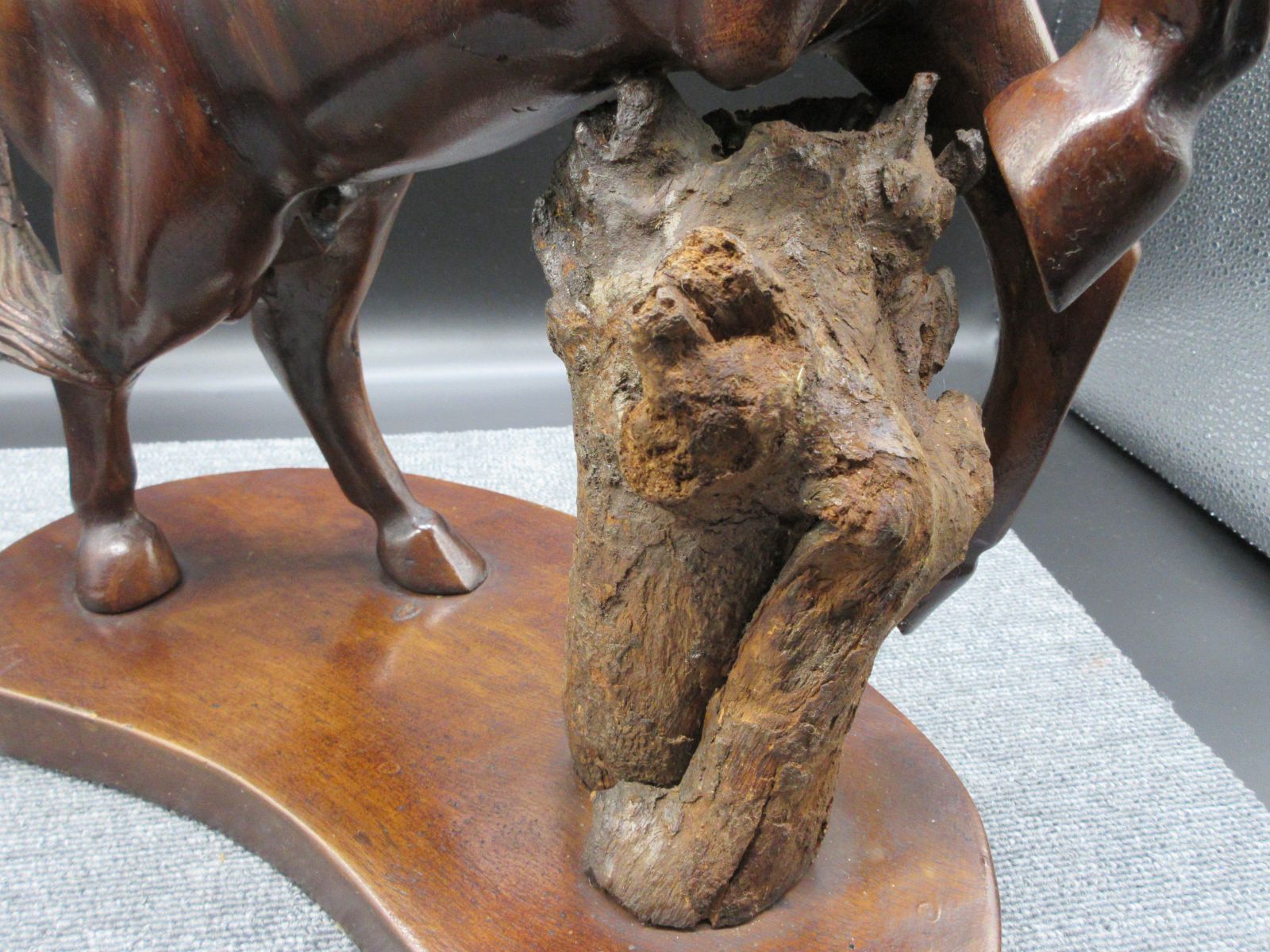 木彫り 彫刻 馬 跳ね馬 特殊造形台付 置物 コレクション レア物 2025年