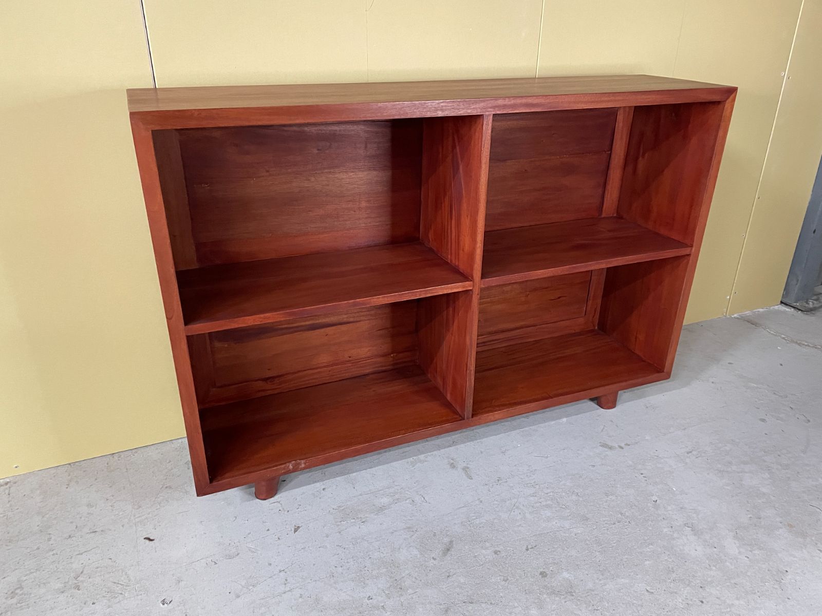 ガラス扉キャビネット