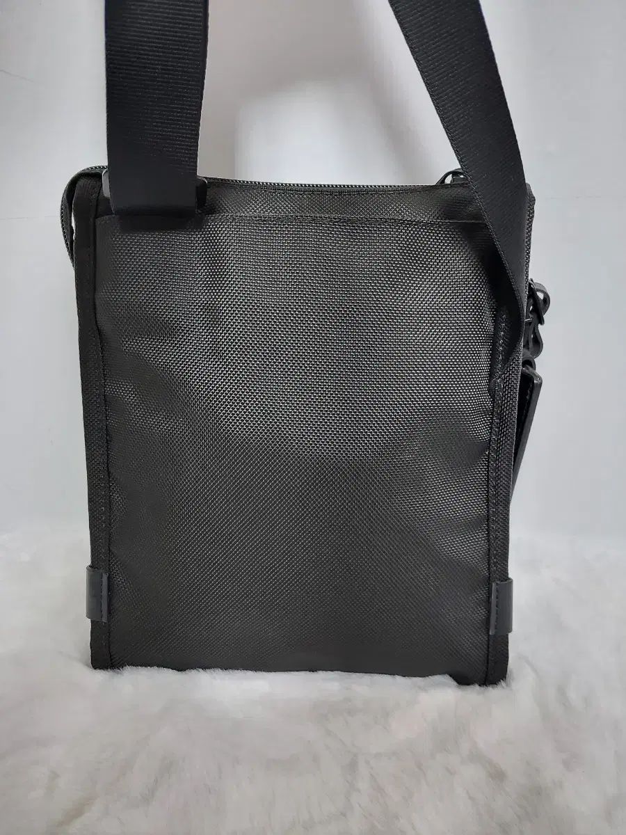 トゥミ クロスバッグ