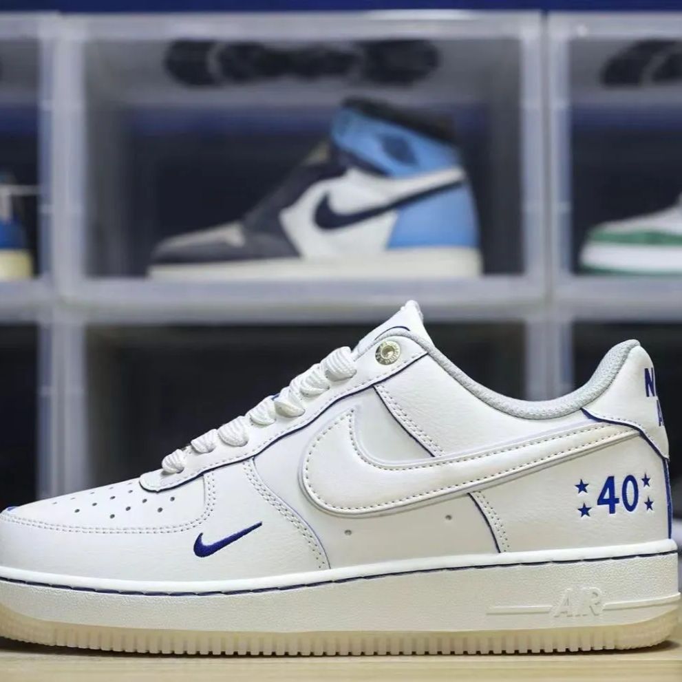 ナイキNike Air Force 1'07'40th anniver sary white sliverスニーカー