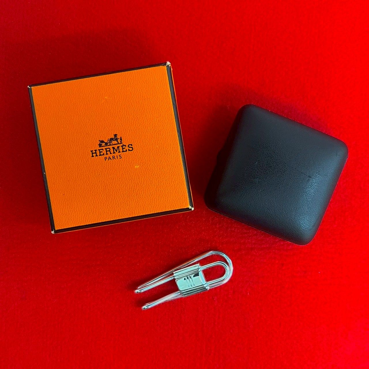極 美品 希少品 保存箱付き HERMES エルメス カデナ モチーフ
