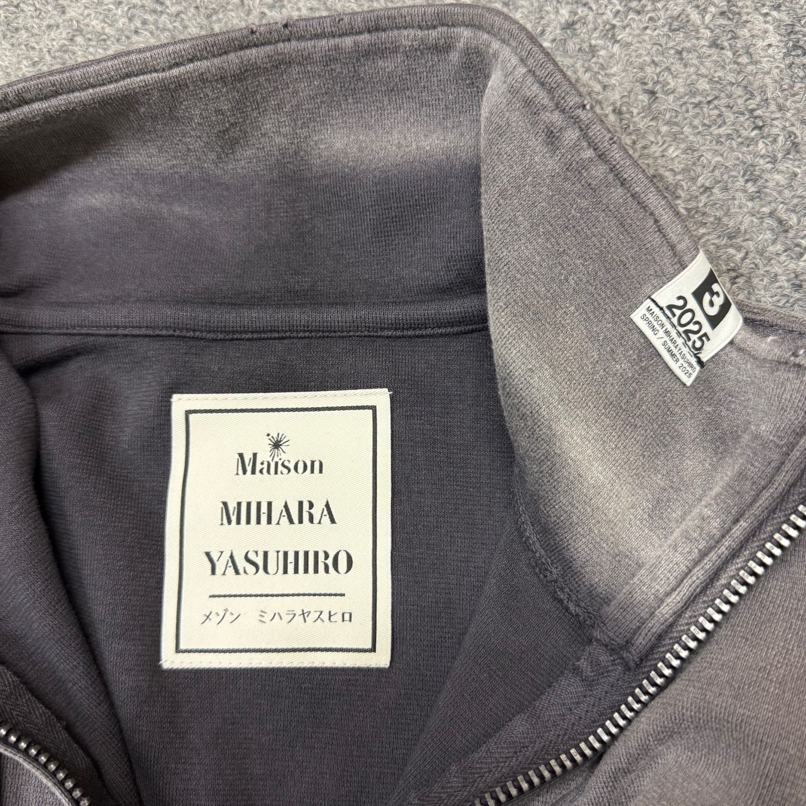 ミハラヤスヒロ　LO-FI ハーフジップ スウェット Maison MIHARA YASUHIRO ONLINE STORE（メゾンミハラヤスヒロ