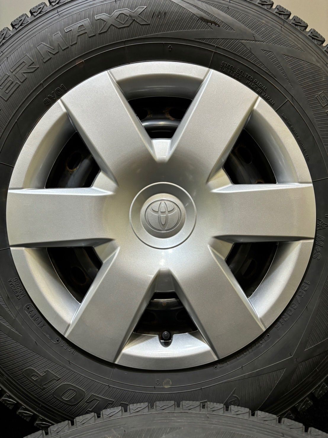 ☆195/80R15 107/105L LT DUNLOP/WINTER MAXX SV01 19年製 トヨタ 
