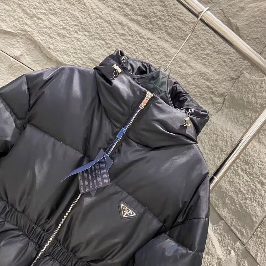 美品プラダ　SGJ283 サイズ 46 ダウンジャケット レディース　PRADA 美品プラダ SGJ283 サイズ 46 ダウンジャケット レディース