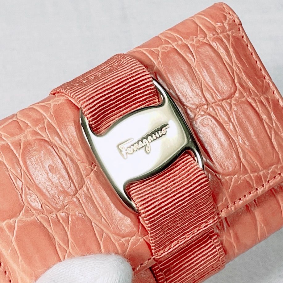 レア Salvatore Ferragamo フェラガモ リボン ケース☆ Salvatore Ferragamo フェラガモ キーケース ヴァラリボン クロコ型