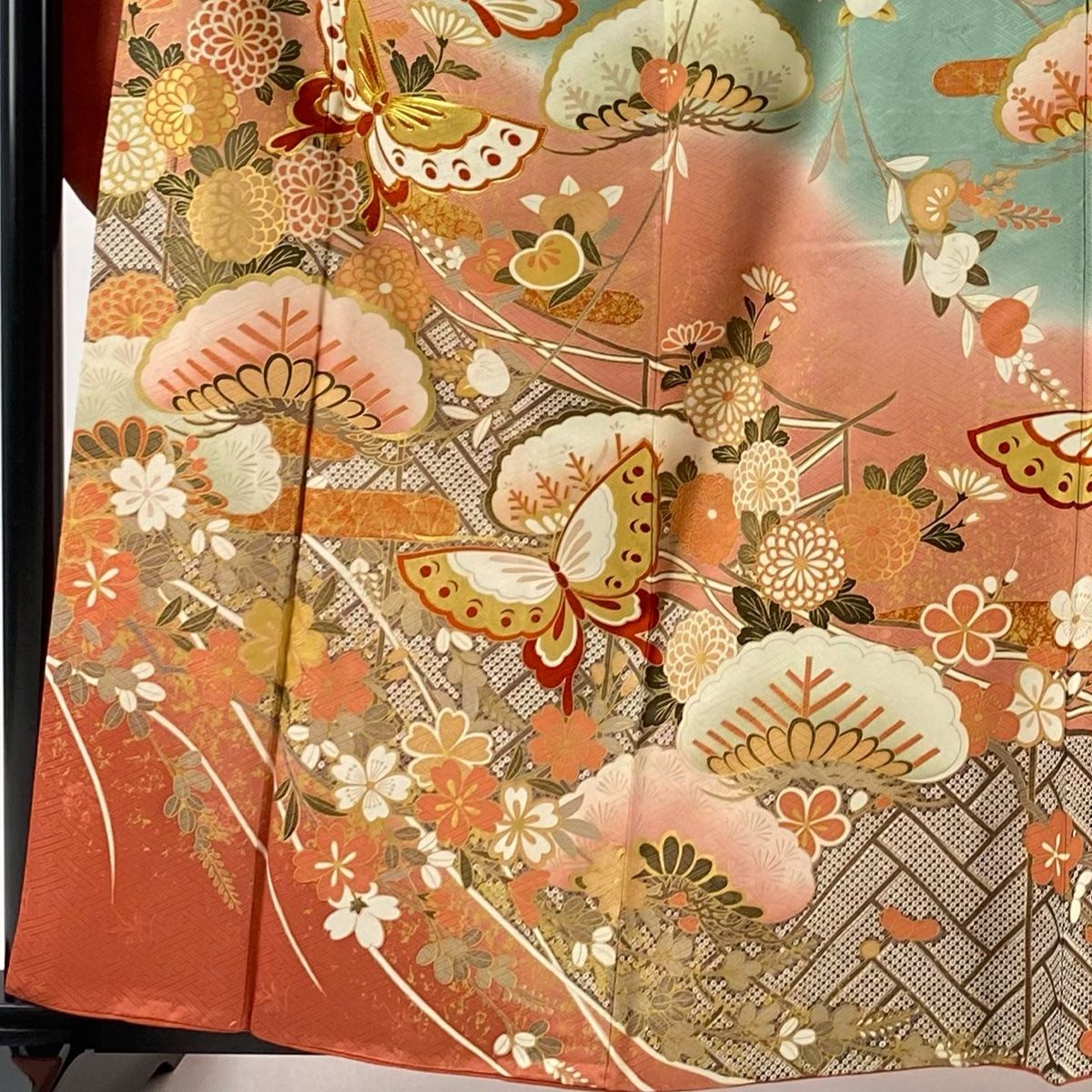 振袖 正絹 袷 蝶 藤 菊 緑 金通し 身丈約166cm 着物 状態良好 振袖 正絹 袷 蝶 藤 菊 緑 金通し 身丈約166cm 着物 状態良好