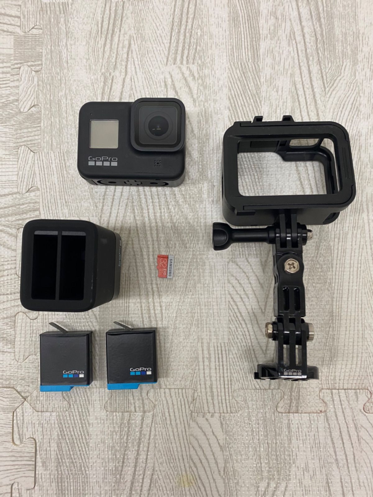 GoPro HERO8 BLACK バッテリー2個 充電器 SDカード32GB 保護