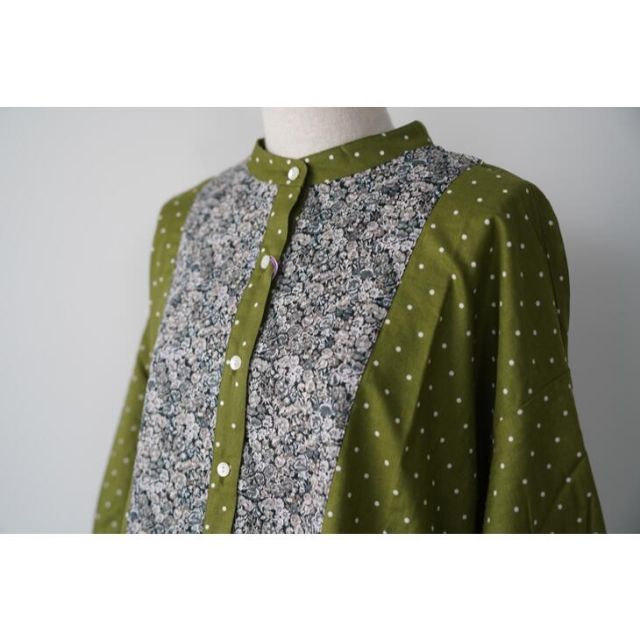 sosotto (ソソット) | LIBERTY x ドット前後ヨーク切替バンドカラーブラウス (navy / khaki) | トップス お洒落 sosotto (ソソット) | LIBERTY x ドット前後ヨーク切替バンド