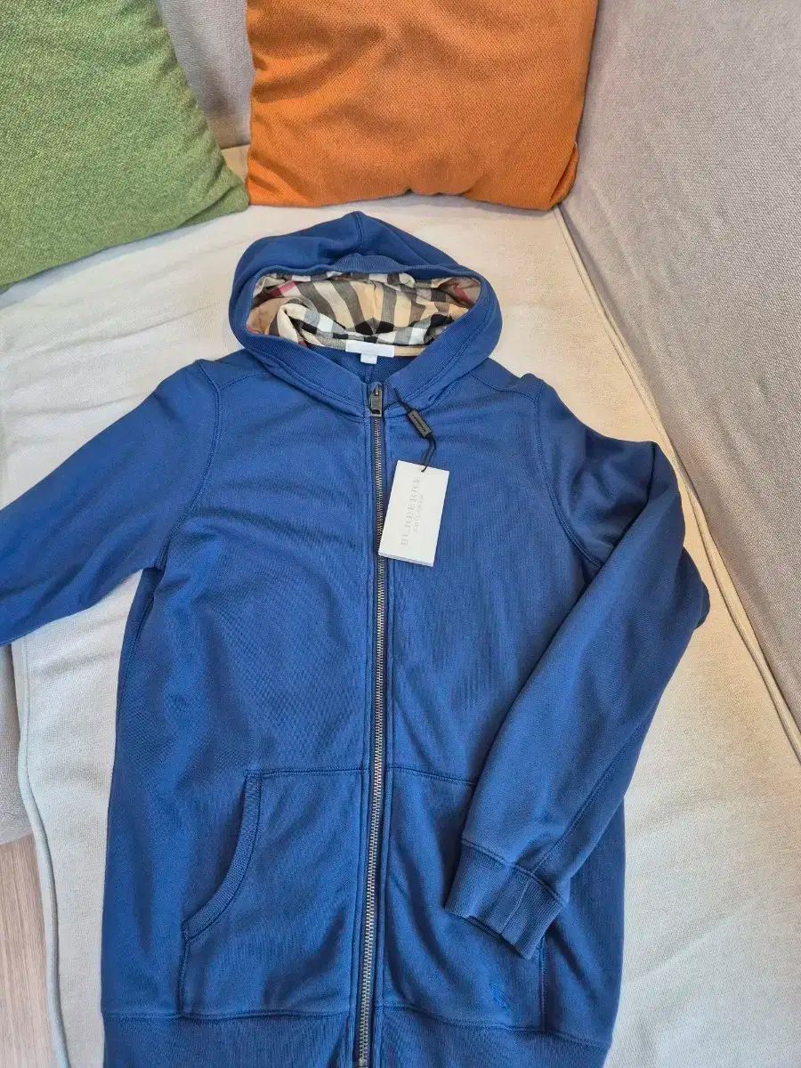  BURBERRY(バーバリー ) 青 フード付き ジップアップパーカー 新品 ( 14y ) その他