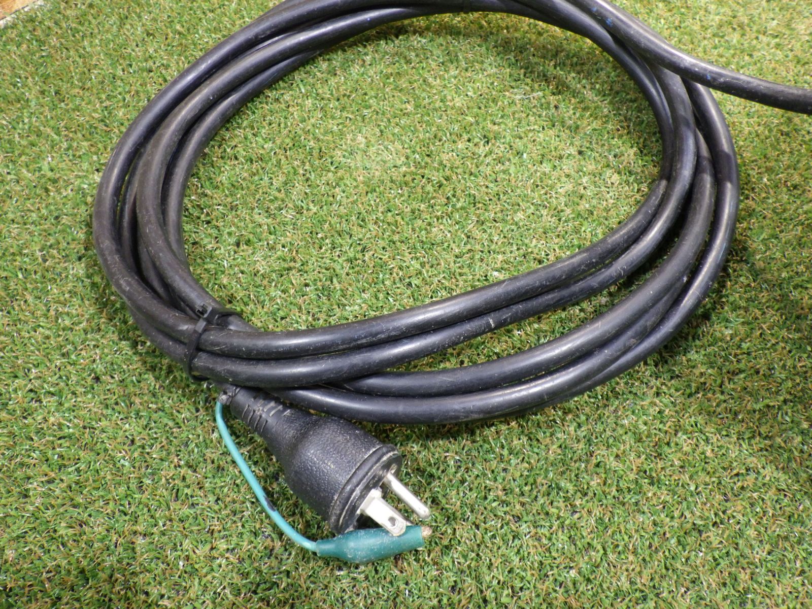 100V