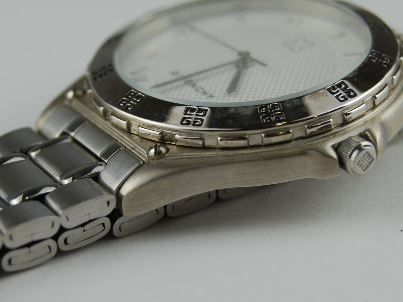 GIVENCHYジバンシー メンズ時計 クオーツ MA.18 USED/B】GIVENCHYジバンシー メンズ時計 クオーツ MA.18 - メルカリ
