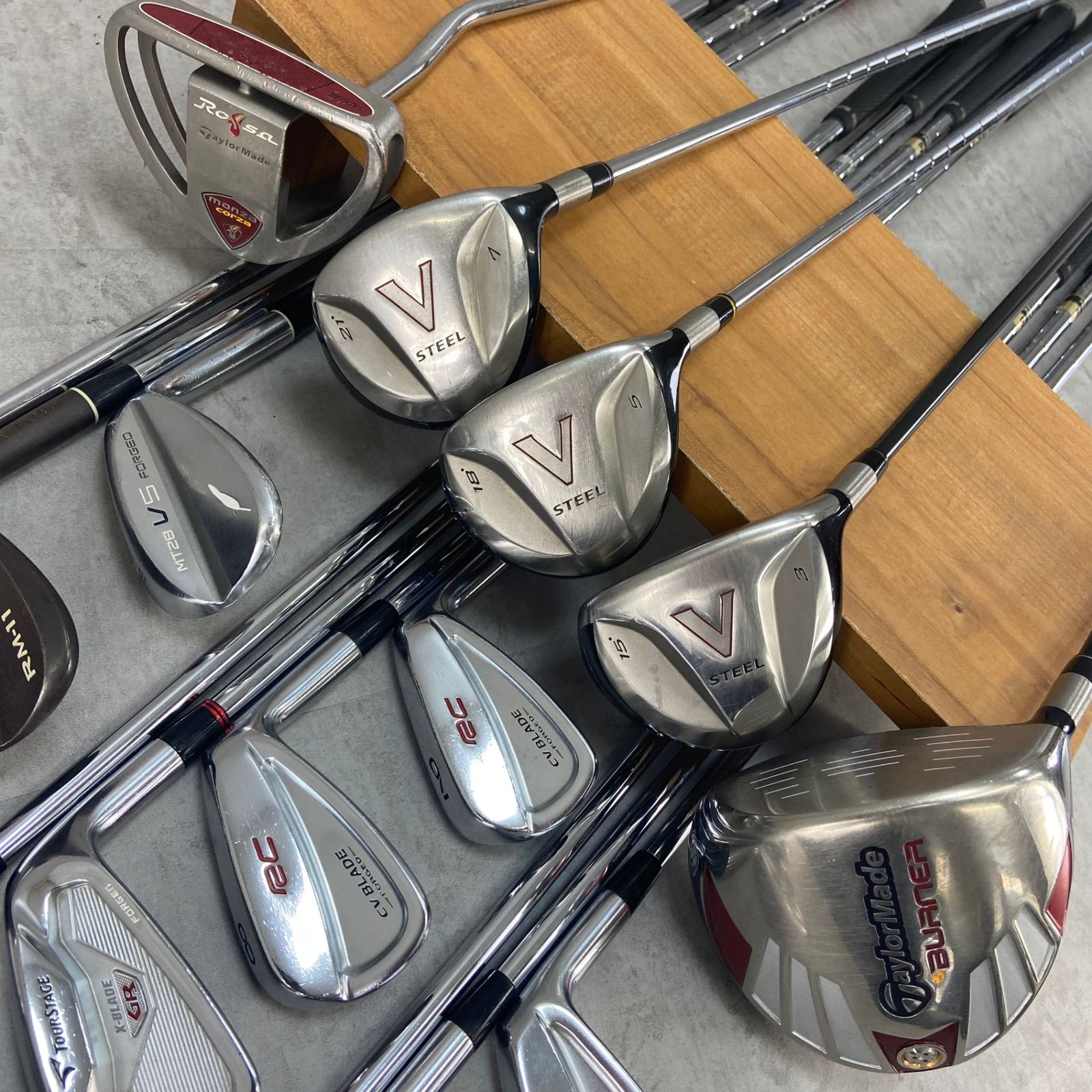 TaylorMadeメンズゴルフクラブセットとLe Coq のキャディバッグ 51wHjURRHNL.jpg