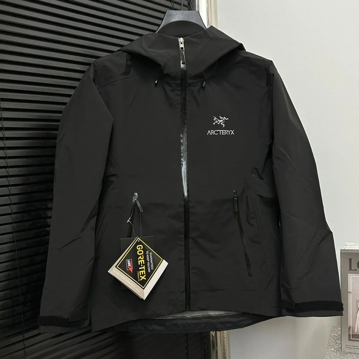 新品未使用 アークテリクス ARC'TERYX GORE-TEX PRO Jacket ナイロンジャケット ブラック 男女兼用「並行輸入品」 -  メルカリ