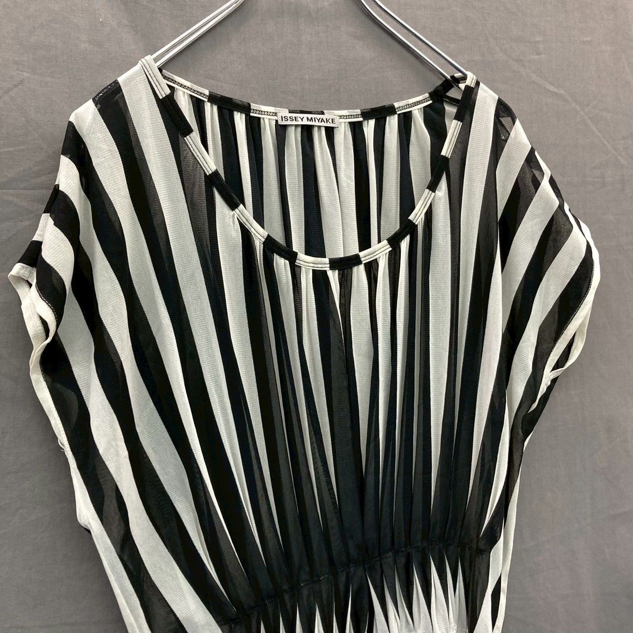 ISSEY MIYAKE ブラック ノースリーブ シャツ サイズ2