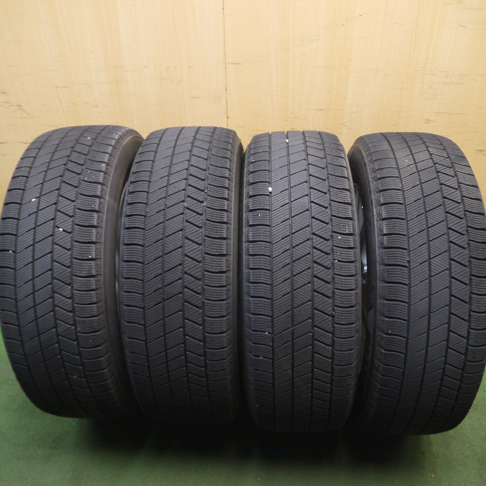 バリ溝♪ ブリヂストン ブリザックVRX3 2021年製造 215/65R16