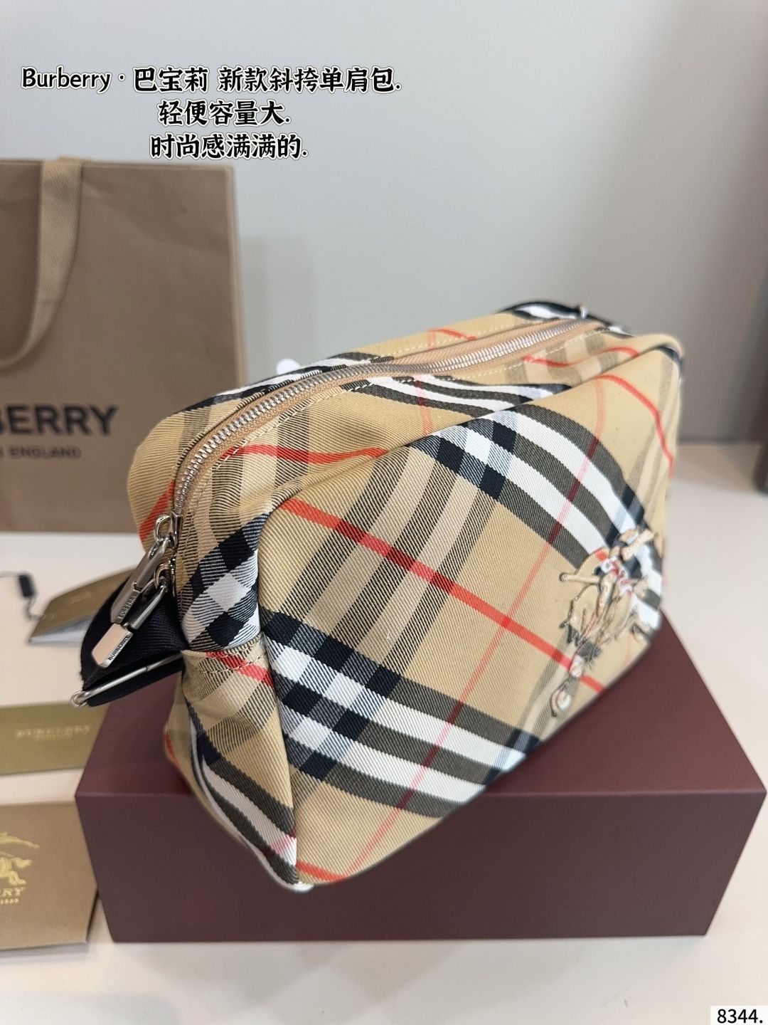 p 1080ギフトボックス🎁. バーバリーBURBERRYチェック柄カメラ