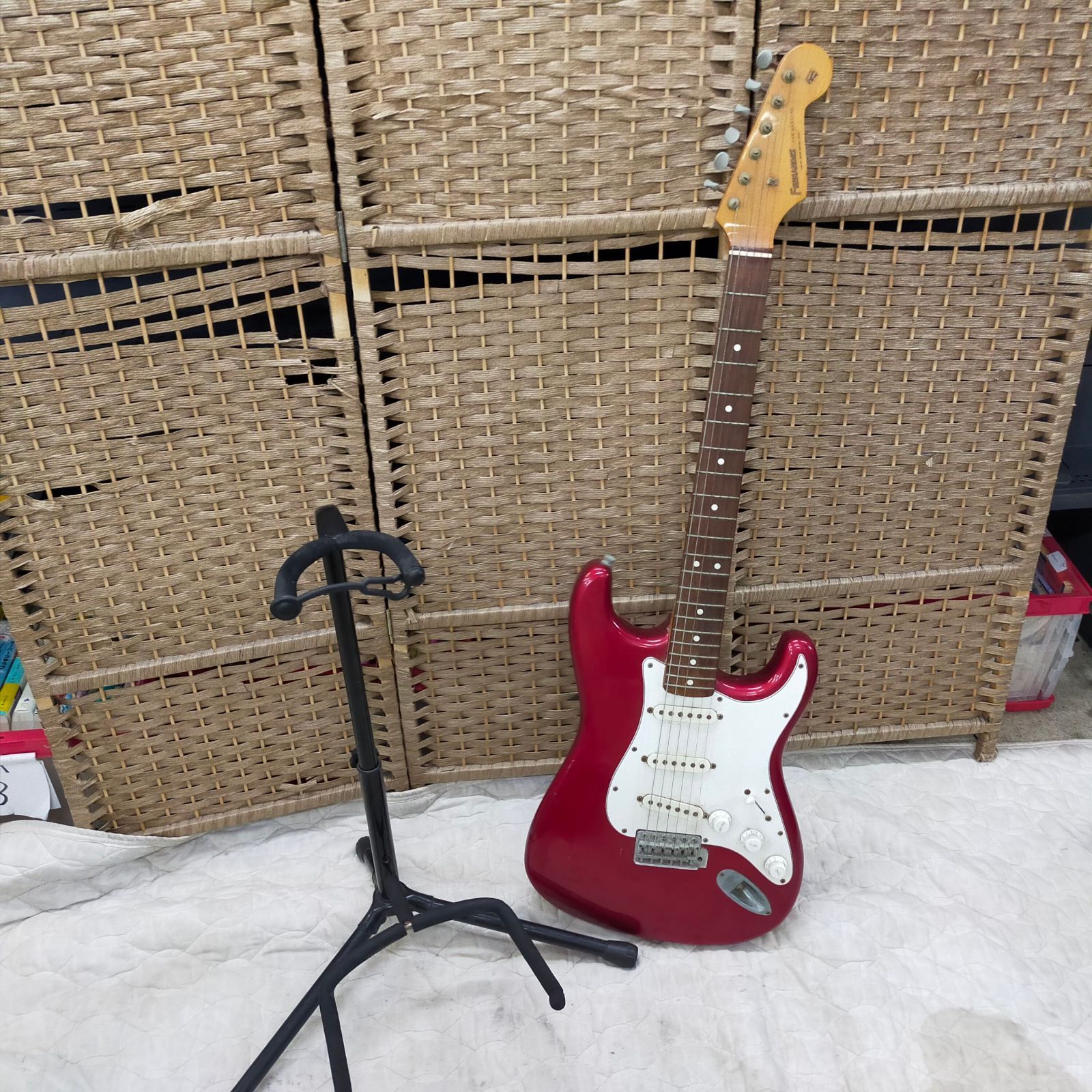 Fernandes The Revival ストラトタイプ エレキギター 赤 レッド