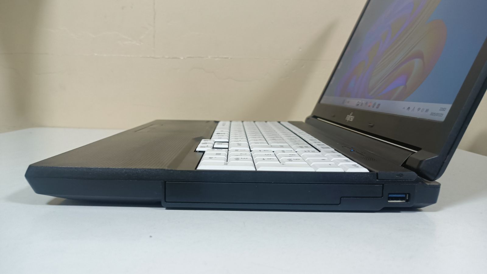 ⭐ノートパソコン⭐FUJITSU 第六世代intel SSD128G メモリ8G SSD128G メモリ8G 第六世代intel ⭐ノートパソコン⭐FUJITSU SSD128G