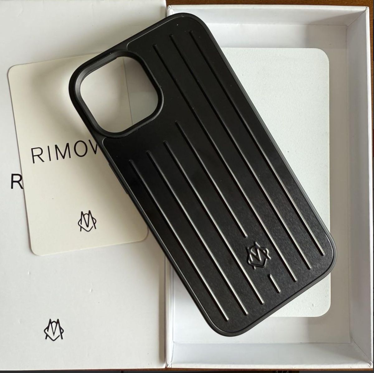 新品/未使用/RIMOWA リモワ iPhone 15pro ケース ブラック