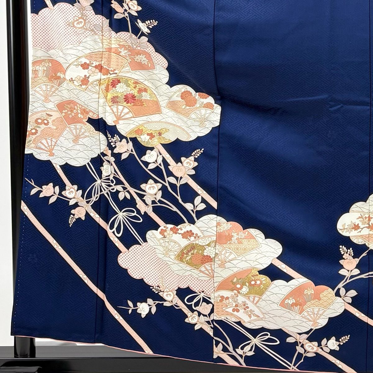 訪問着 身丈159cm 裄丈63.5cm S 袷 吾妻徳穂 落款 雲文 扇 金糸 刺繍 紺色 正絹 秀品