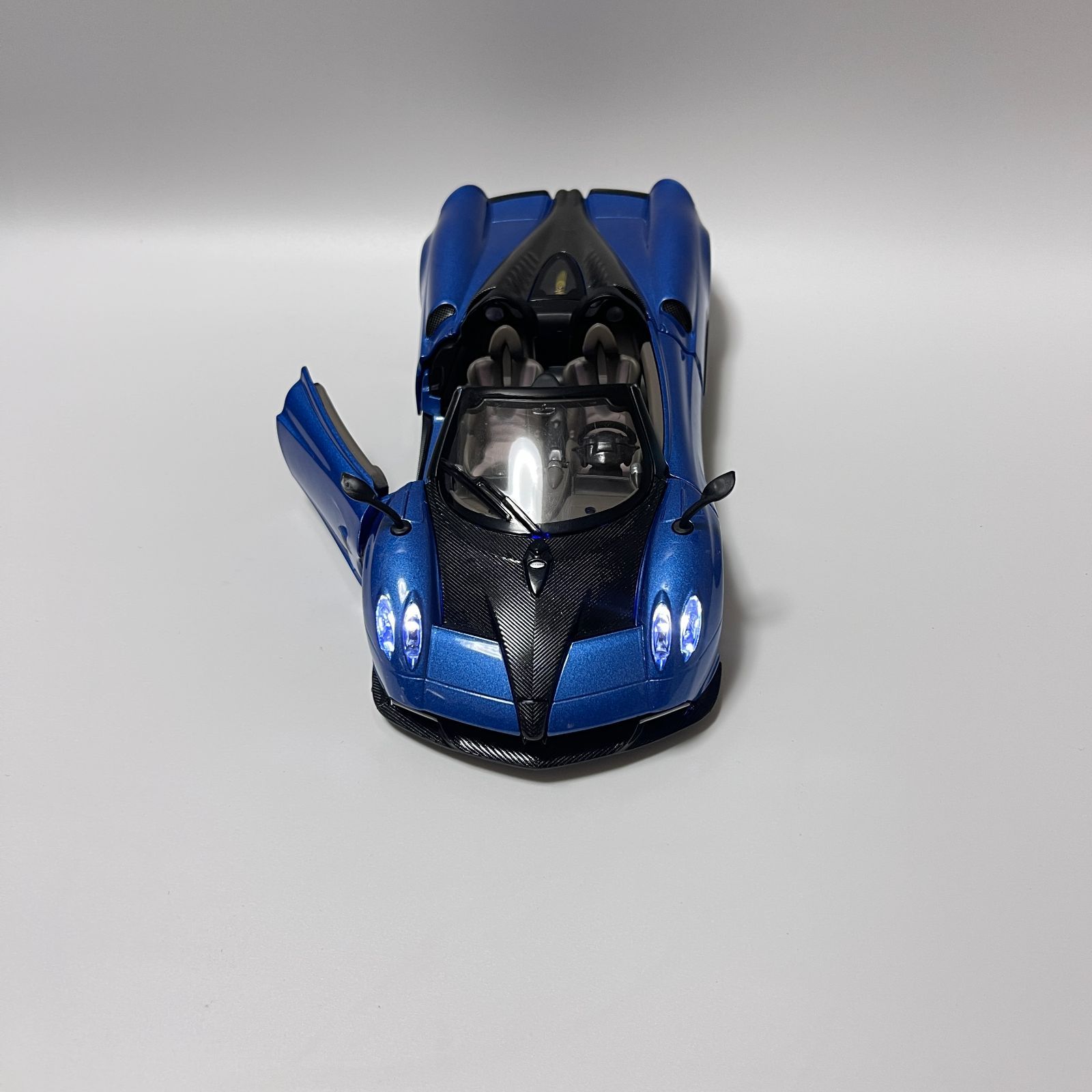 ウアイラに最適 装飾やコレクションとしてのロードスターメタルモデルカーおもちゃ
