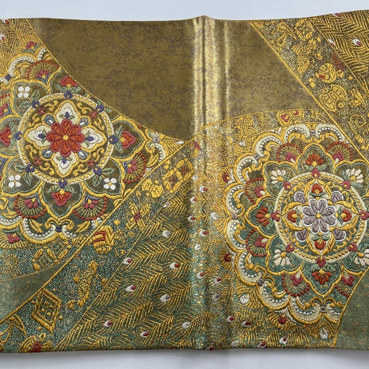 ZY449 袋帯 三松 地紙文 宝尽くし 四季折々 金糸 白地 六通 特撰 ZY449 袋帯 三松 地紙文 宝尽くし 四季折々 金糸 白地 六通 特撰