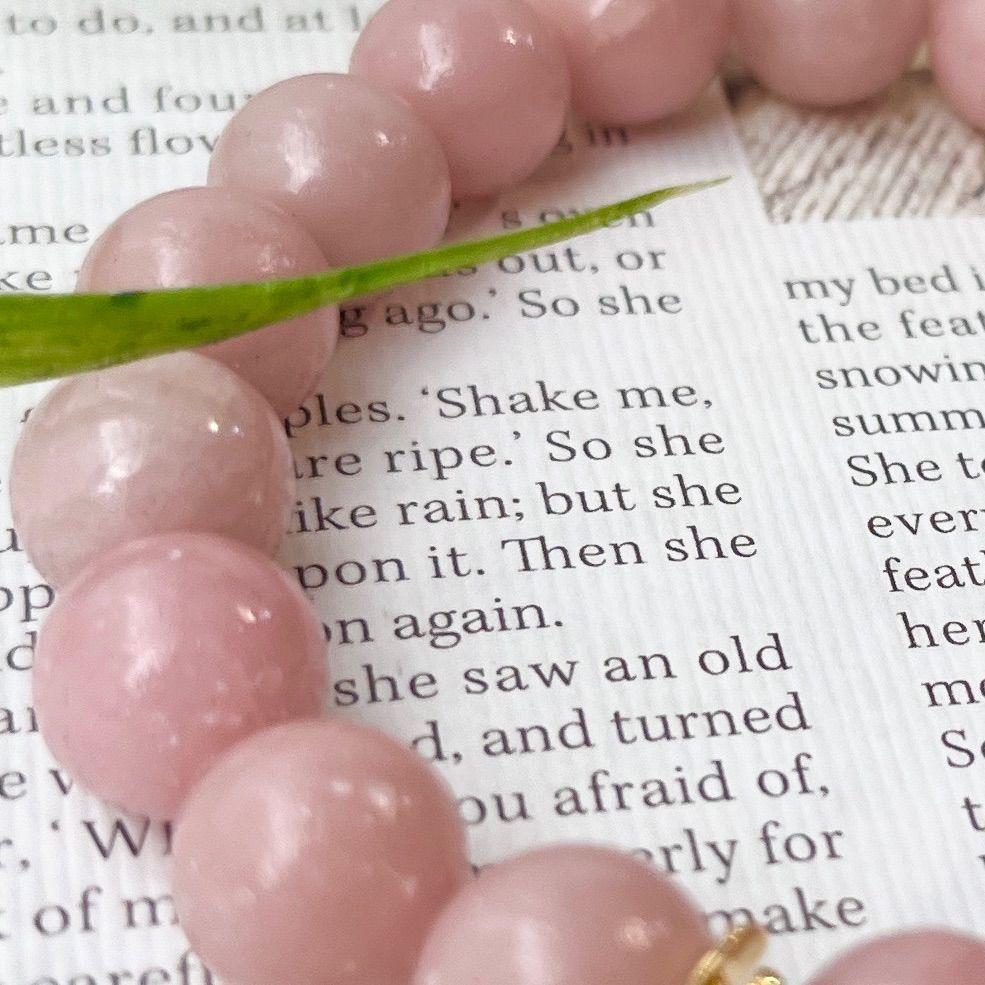 天然石　ピンクオパールとアラシャンのはすブレスレット 天然石 ピンクオパールとアラシャンのはすブレスレット - メルカリ