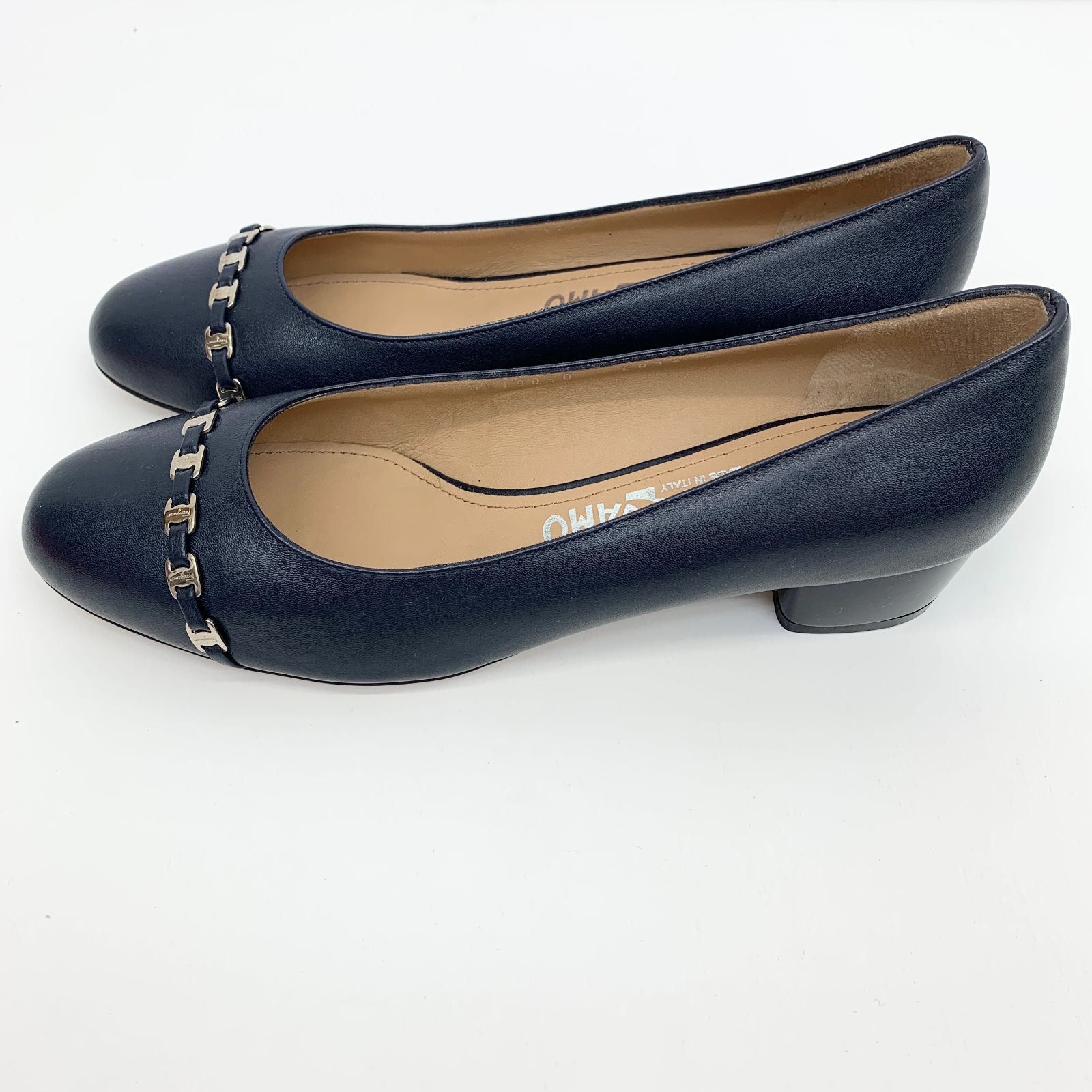 Salvatore Ferragamo Siena ネイビー 6 1/2 C Salvatore Ferragamo Siena ネイビー 6 1/2 C